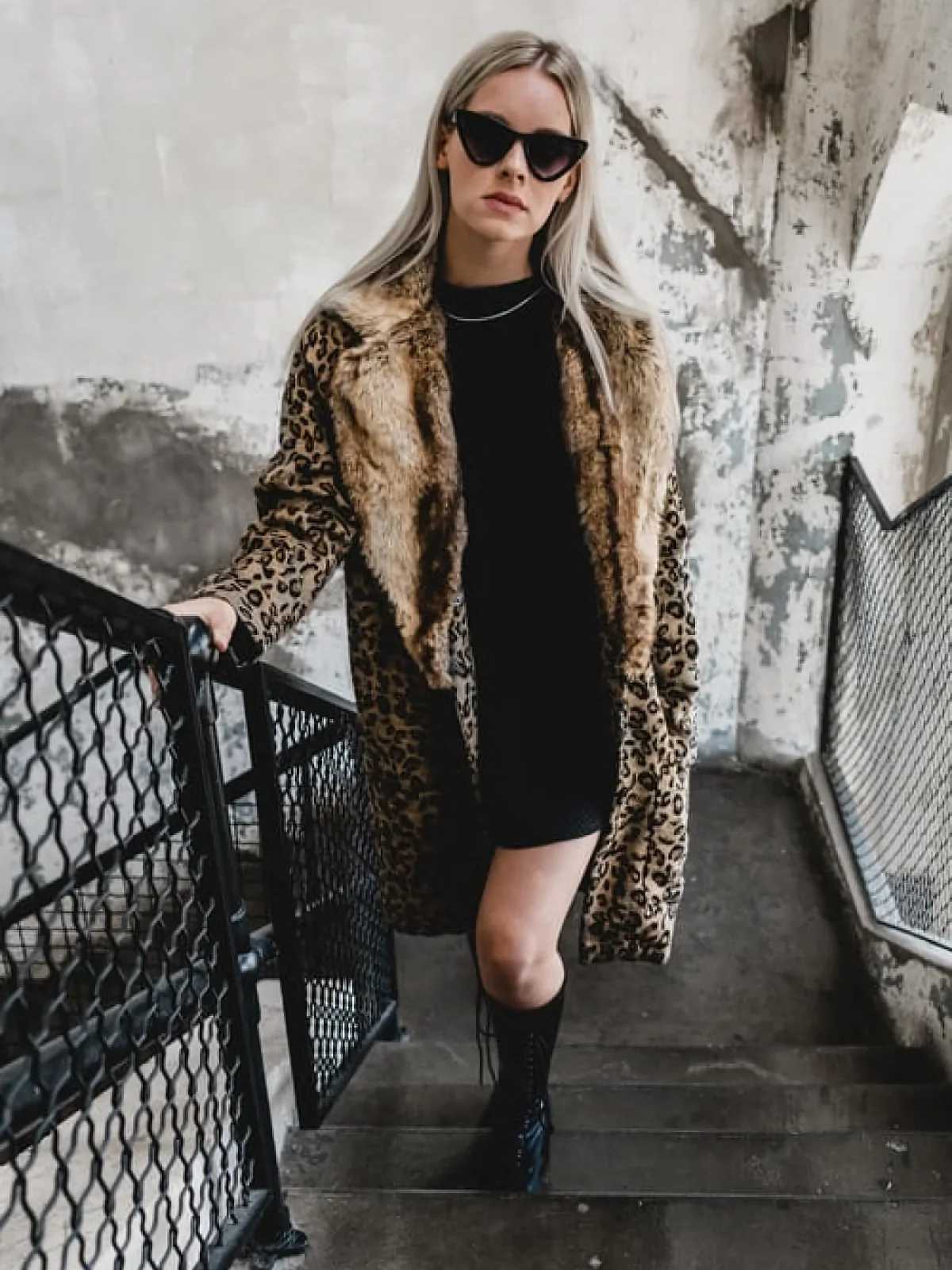 Модные пальто сезона 2021-2022: нежный плюш и экстравагантный «леопард»