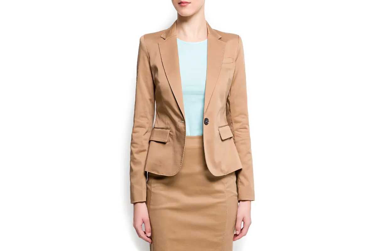 Женский деловой костюм